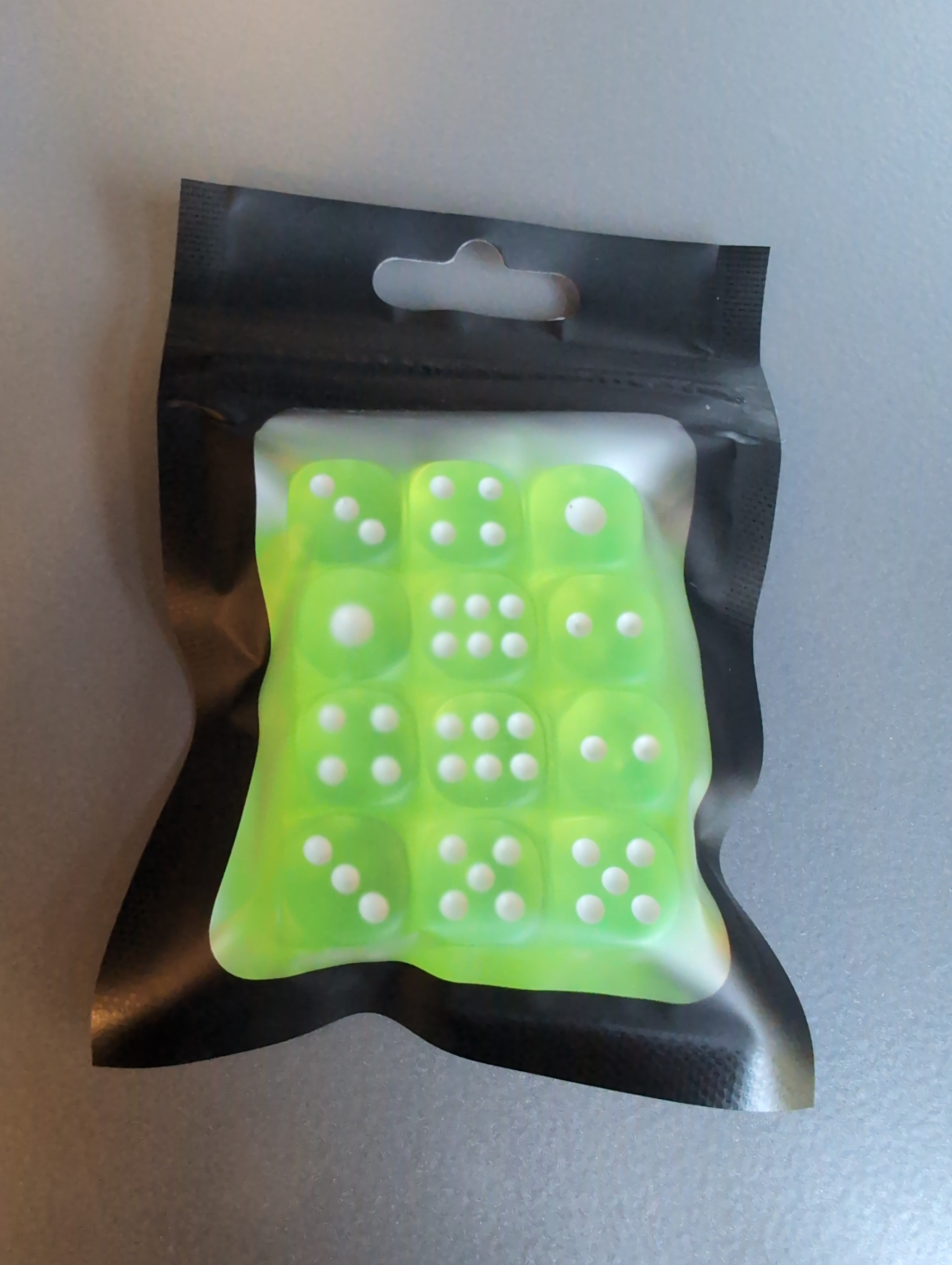Dice Set 12x 12mm Translucent