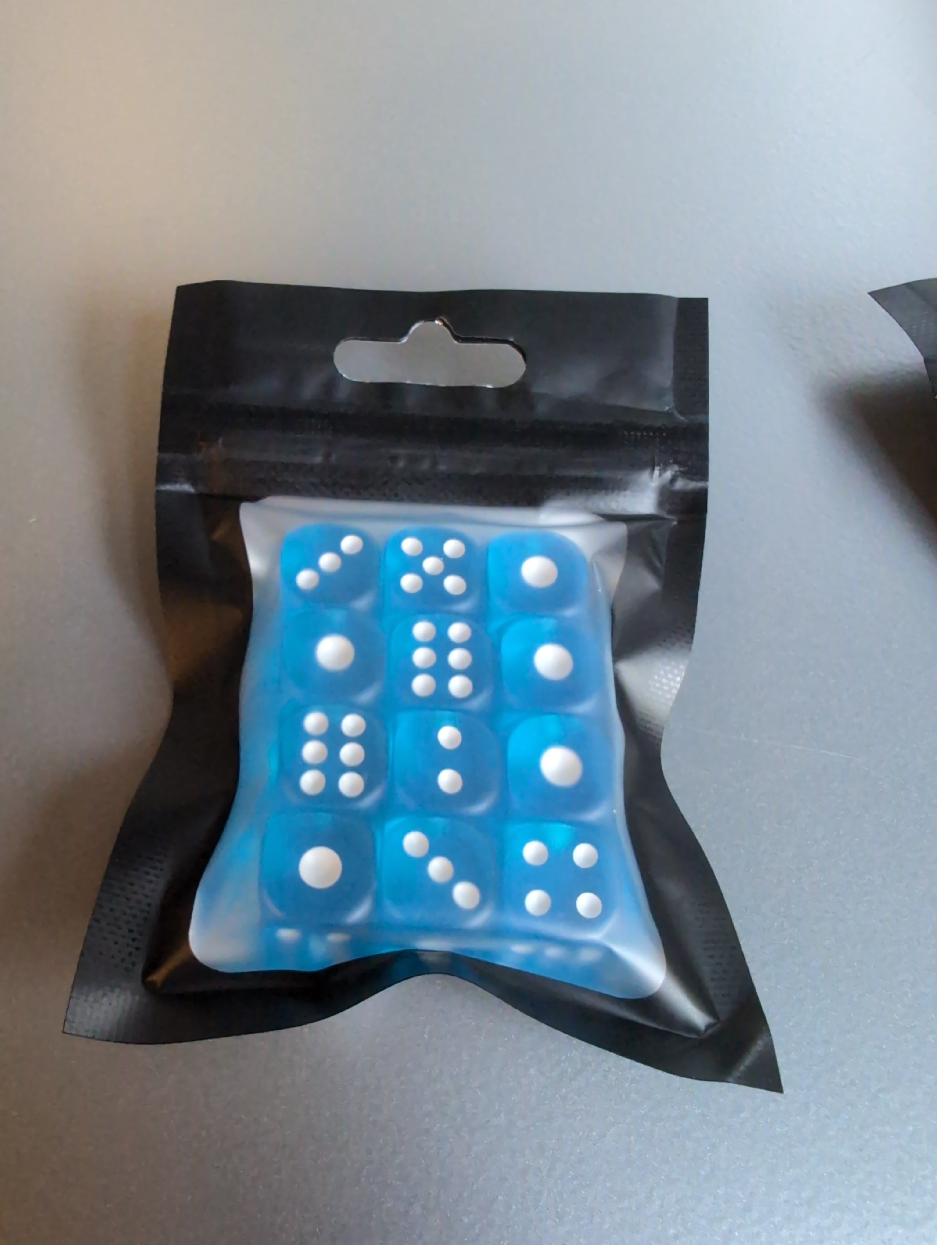 Dice Set 12x 12mm Translucent