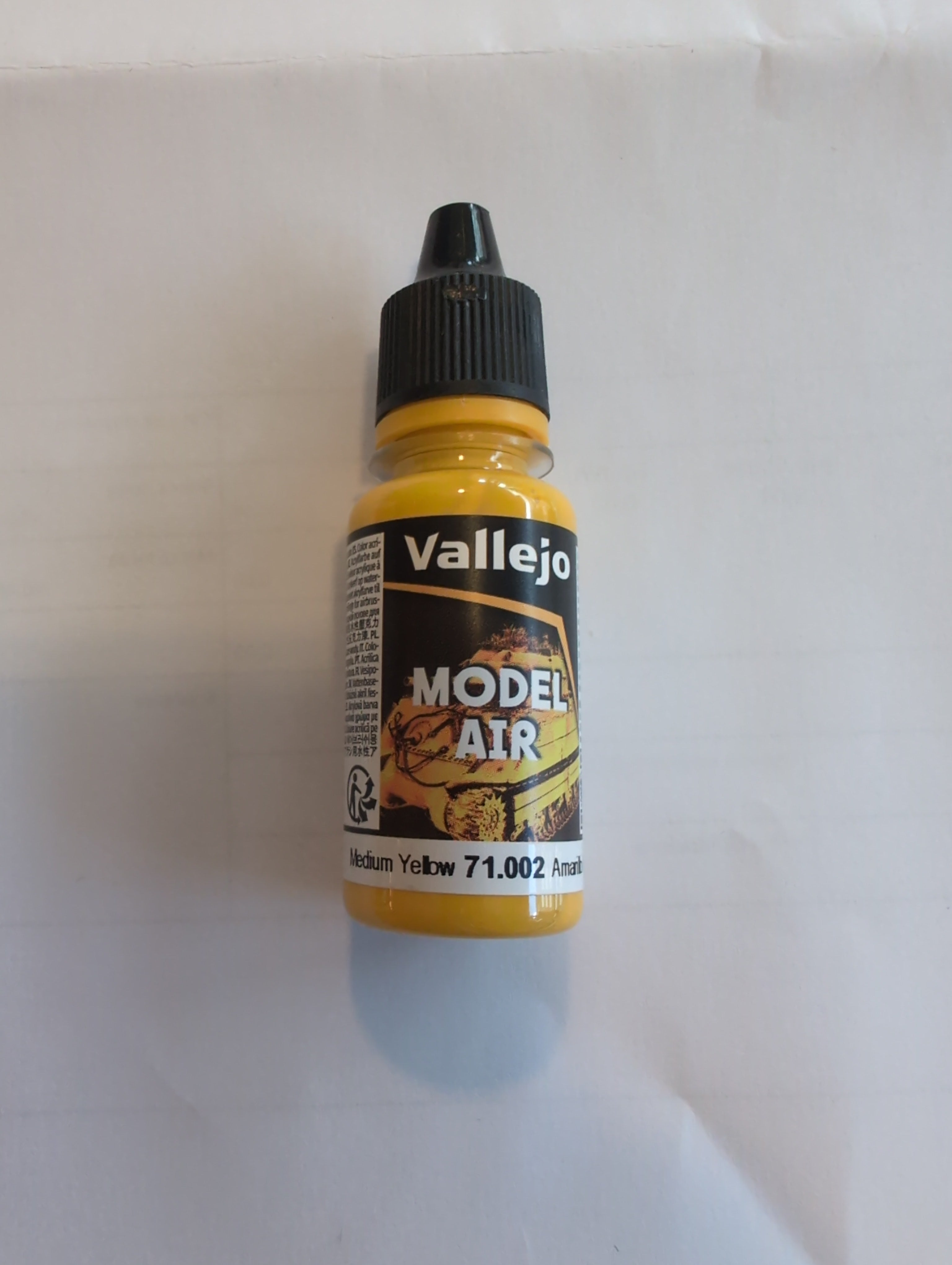Vallejo Model Air Medium Yellow – 17ml (71.002)