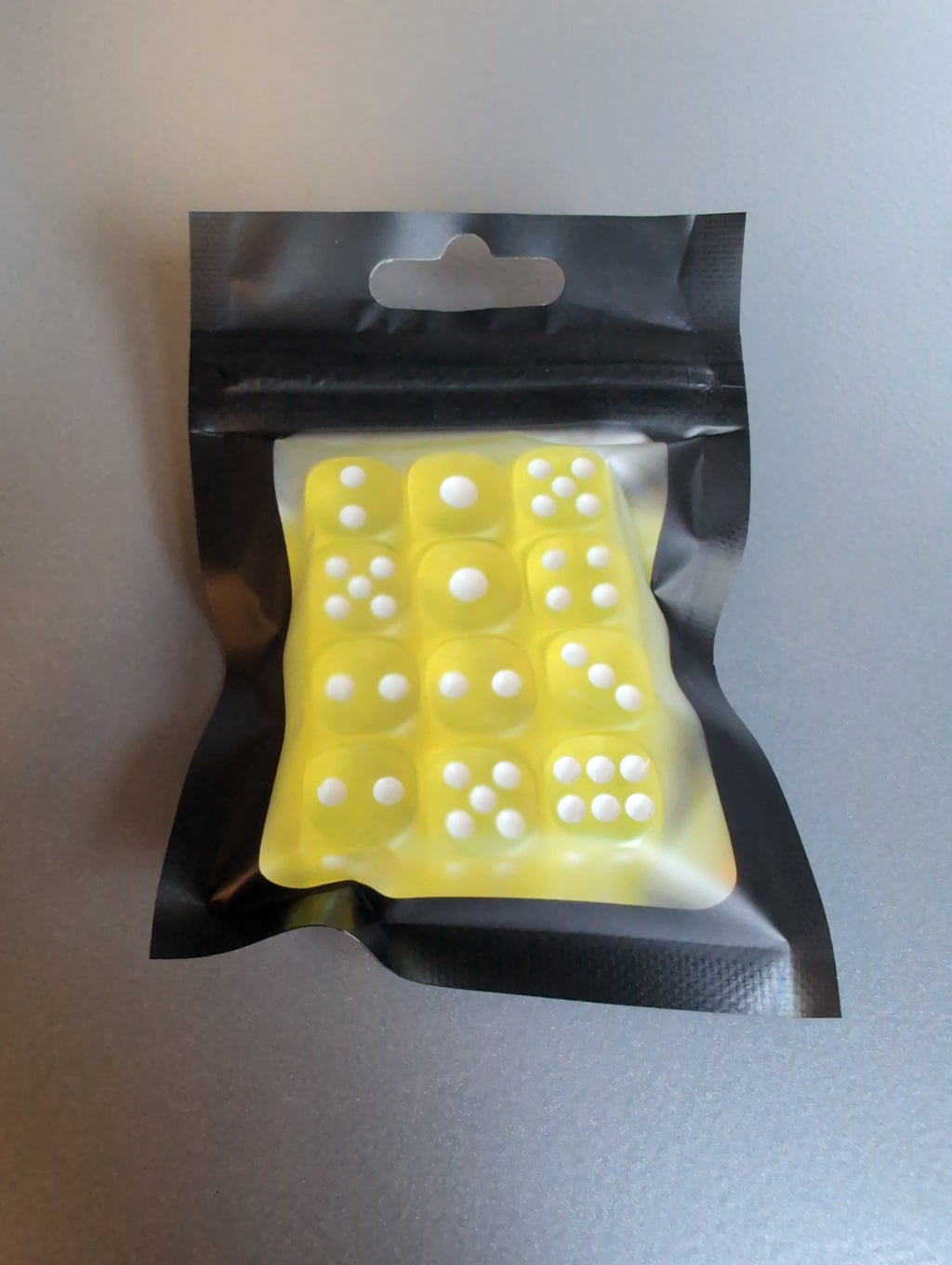 Dice Set 12x 12mm Translucent