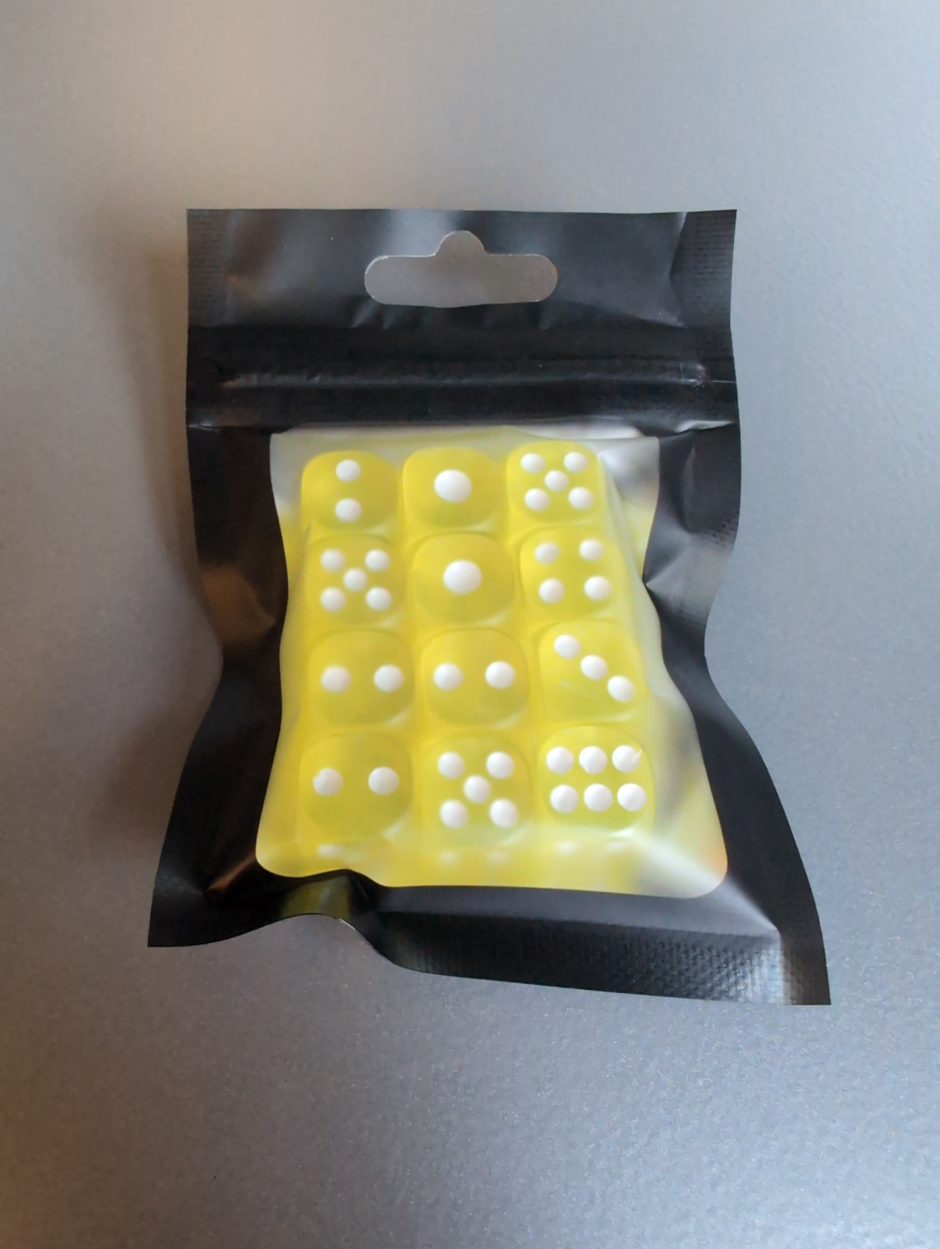 Dice Set 12x 12mm Translucent