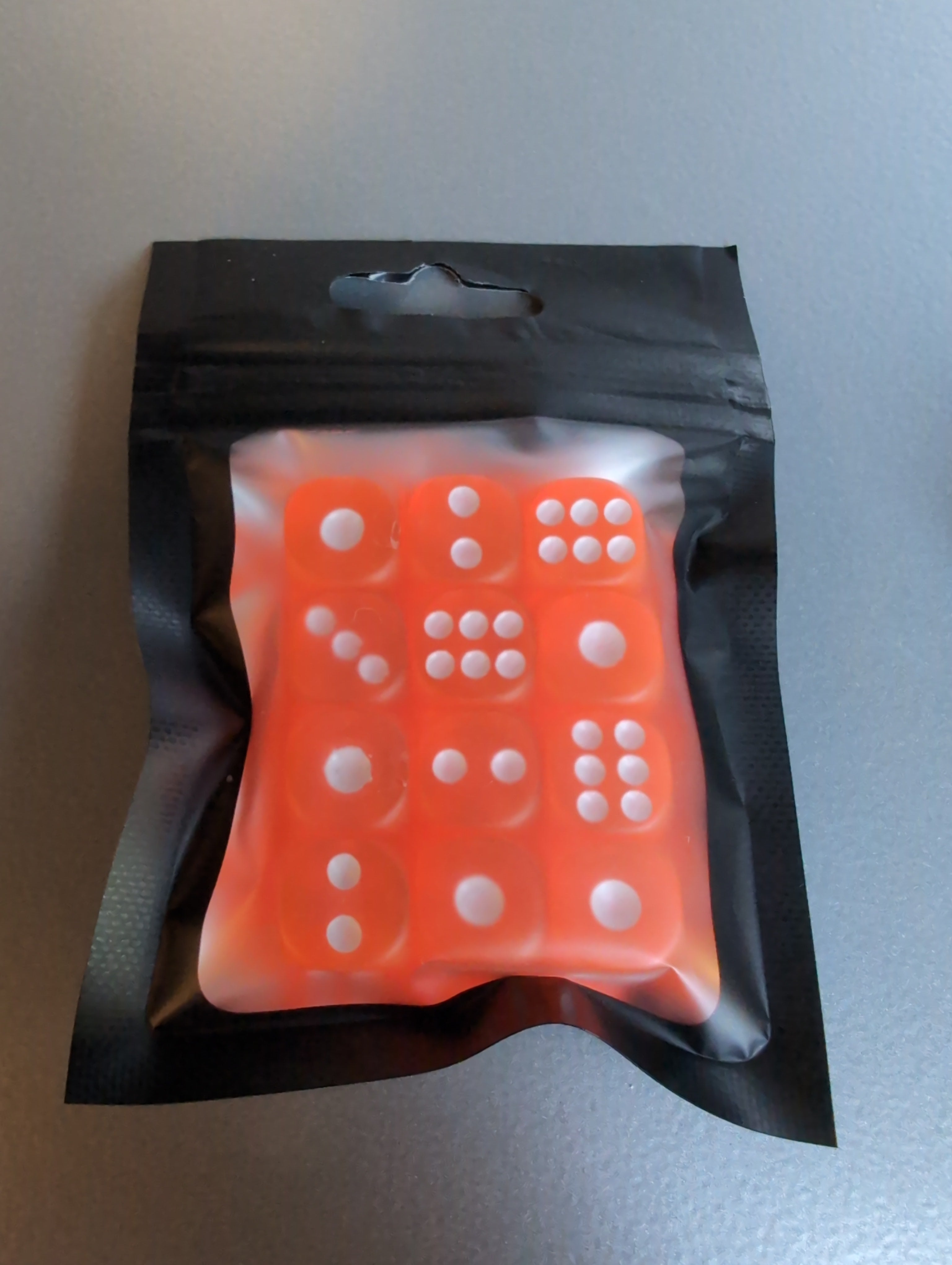 Dice Set 12x 12mm Translucent